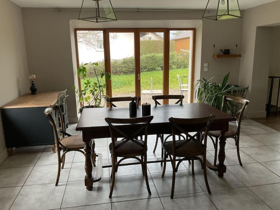 Logement Dans Maison + Exterieur Orchamps-Vennes Екстериор снимка