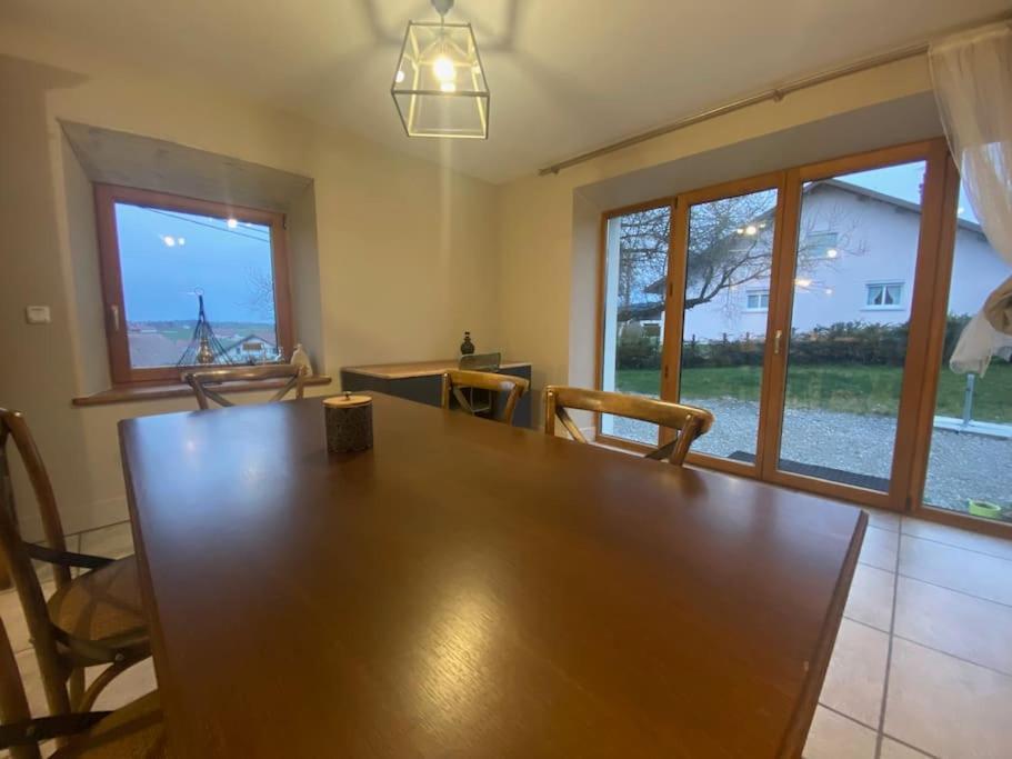 Logement Dans Maison + Exterieur Orchamps-Vennes Екстериор снимка