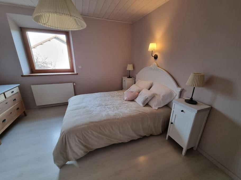 Logement Dans Maison + Exterieur Orchamps-Vennes Екстериор снимка