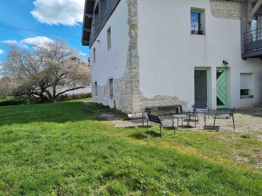 Logement Dans Maison + Exterieur Orchamps-Vennes Екстериор снимка