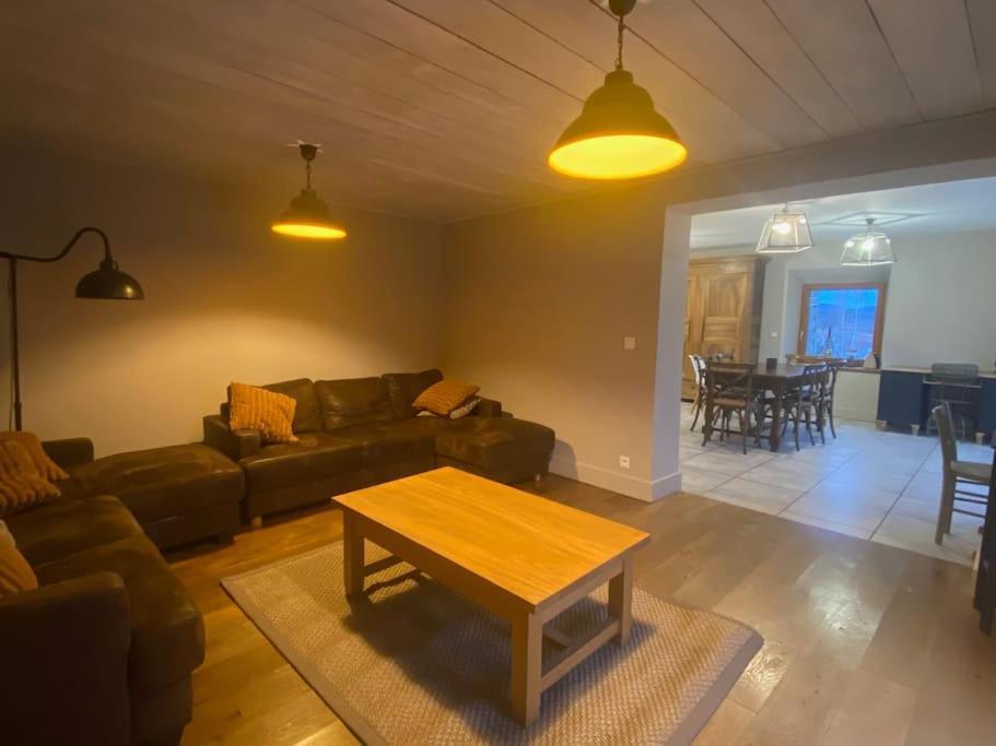 Logement Dans Maison + Exterieur Orchamps-Vennes Екстериор снимка