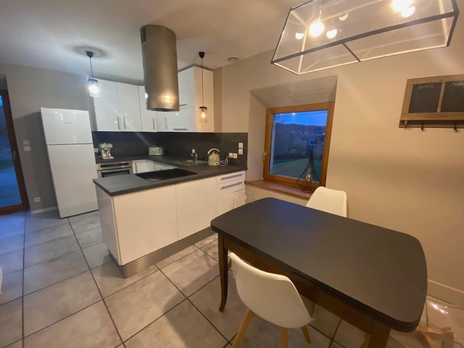 Logement Dans Maison + Exterieur Orchamps-Vennes Екстериор снимка